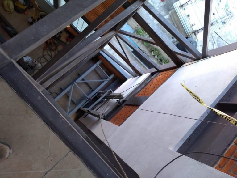 Elevador de uso comercial - instalación 3